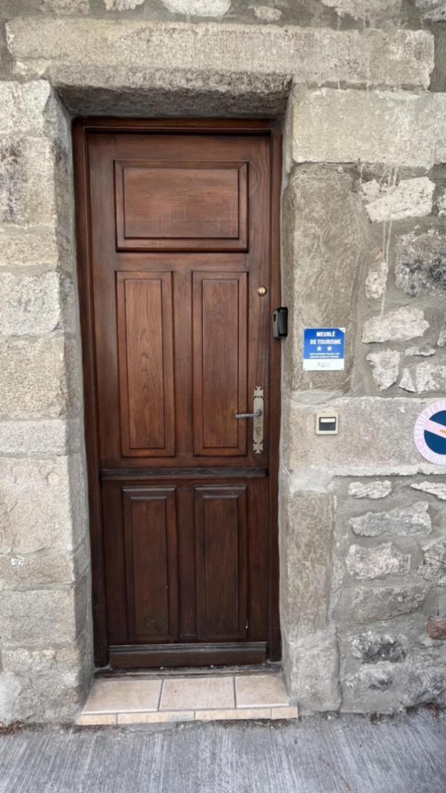 Appartement Jaujac Luaran gambar